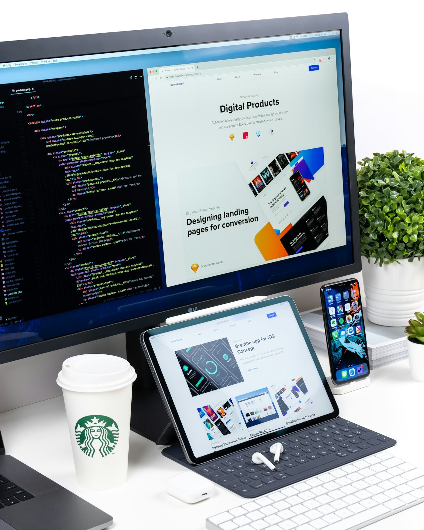 Écrans affichant une landing page et des maquettes